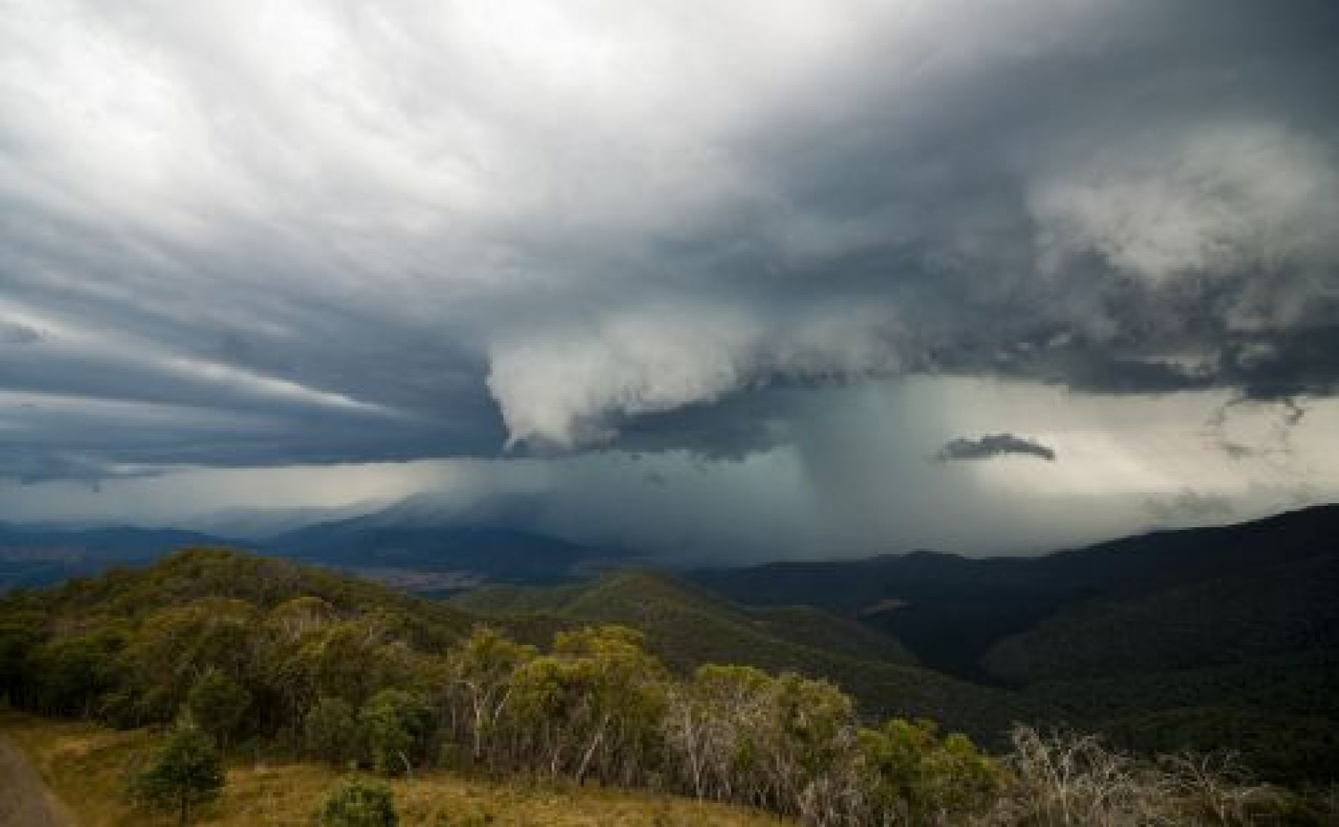Picture of storm clouds over Mt Porepunkah