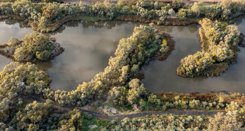 Etiwanda Wetlands is a man-made a nature preserve located in Mildura.