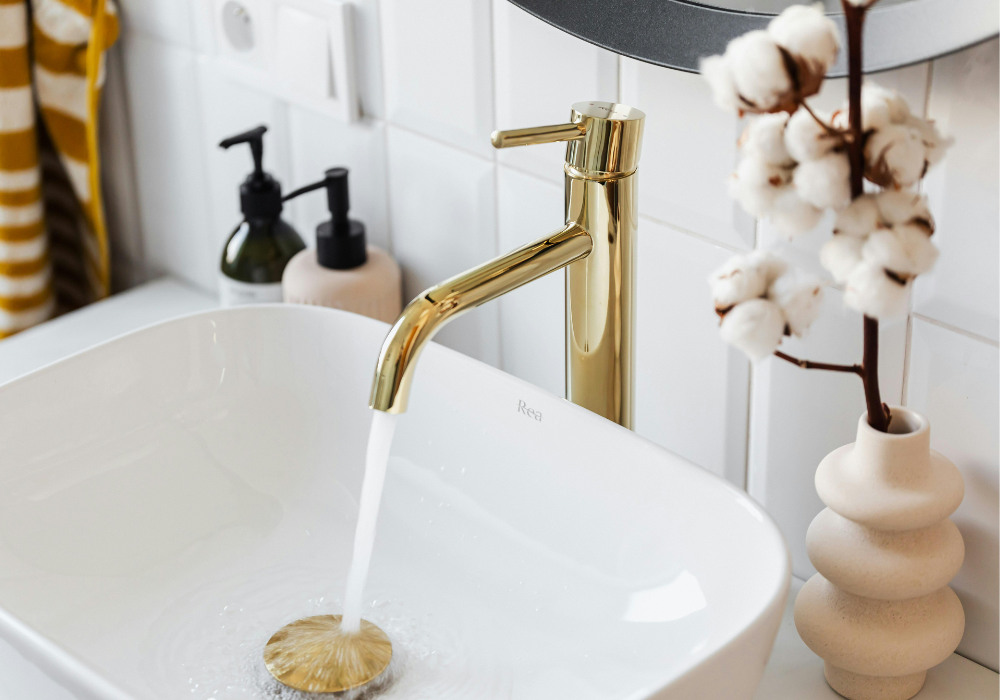A bathroom tap with running water  